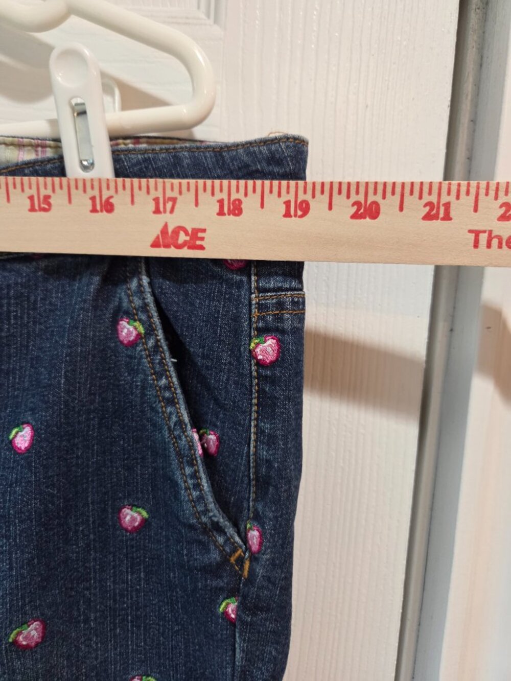 Lilly Pulitzer Women's Jeans Size 14 Embroidered Apple Blue Denim Stretch Capris - Picture 3 of 7